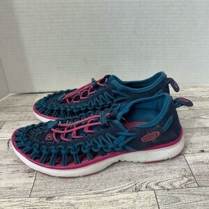 Keen unisex uneven O2 sandal size 4